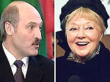 Александр Лукашенко подарил кирпичи актрисе Людмиле Касаткиной Александр Лукашенко подарил кирпичи актрисе Людмиле Касаткиной