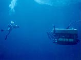 Британский подводный аппарат Scorpio опустился на глубину к затонувшему батискафу