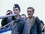 Моряков с батискафа АС-28 вначале не хотели спасать, опасаясь повредить секретную антенну, в которой запутался батискаф, утверждает "Коммерсант" Моряков с батискафа АС-28 вначале не хотели спасать, опасаясь повредить секретную антенну, в которой запутался батискаф, утверждает "Коммерсант"