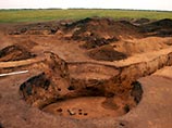 В Оренбургской области "черные копатели" разграбили Царский курган В Оренбургской области "черные копатели" разграбили Царский курган