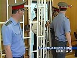 Предчувствуя штурм, боевики в Беслане говорили заложникам, что их взорвут "свои" Предчувствуя штурм, боевики в Беслане говорили заложникам, что их взорвут "свои"