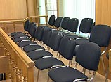 Как передает "Интерфакс", накануне Мосгорсуд объявил перерыв по просьбе коллегии присяжных заседателей в связи с большим объемом опросного листа Как передает "Интерфакс", накануне Мосгорсуд объявил перерыв по просьбе коллегии присяжных заседателей в связи с большим объемом опросного листа