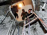 Стали известны подробности самого крупного в истории Бразилии ограбления. Грабители проникли в банк города Форталеза на северо-востоке страны в минувшее воскресенье. Как сообщалось ранее, грабители прорыли под землей 80-метровый туннель из дома напротив б Стали известны подробности самого крупного в истории Бразилии ограбления. Грабители проникли в банк города Форталеза на северо-востоке страны в минувшее воскресенье. Как сообщалось ранее, грабители прорыли под землей 80-метровый туннель из дома напротив б