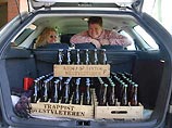Монахи были вынуждены прекратить продажу своего напитка после того, как он был удостоен этого высокого звания. Пиво мгновенно было распродано, а у монастырской пивоварни ограниченные мощности, и она не смогла справиться с возросшим спросом Монахи были вынуждены прекратить продажу своего напитка после того, как он был удостоен этого высокого звания. Пиво мгновенно было распродано, а у монастырской пивоварни ограниченные мощности, и она не смогла справиться с возросшим спросом