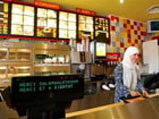 Во Франции открылся первый "Макдональдс" по-мусульмански