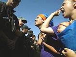 Еврейские поселенцы готовятся к решительному сражению с израильской армией Еврейские поселенцы готовятся к решительному сражению с израильской армией