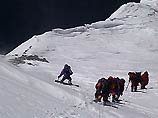 На Домбае обнаружены четверо альпинистов, сорвавшихся в пропасть