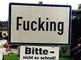 Мэр австрийского города Fucking обратился к британским туристам с просьбой не воровать дорожные указатели с названием города