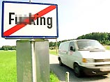 Мэр австрийского городка Fucking попросил туристов не воровать указатели с названием города (ФОТО)