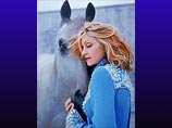 Мадонну выписали из больницы, куда она попала после падения с лошади