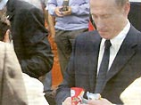 Путин отрекламировал мороженое Nestle, заплатив за два рожка 500 рублей (ФОТО)