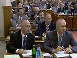 Новую мягкую бюджетную политику можно объяснить так же, как и скачок госрасходов в 2002 году: пора готовиться к выборам. Поэтому проект бюджета-2006 не мог обойти социальные проблемы, приобретающие в предвыборном контексте особое значение Новую мягкую бюджетную политику можно объяснить так же, как и скачок госрасходов в 2002 году: пора готовиться к выборам. Поэтому проект бюджета-2006 не мог обойти социальные проблемы, приобретающие в предвыборном контексте особое значение