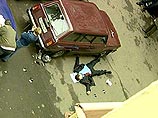 По словам свидетелей, после выстрелов Климову удалось выхватить пистолет с глушителем у преступника, но воспользоваться им он не успел, скончавшись от полученных ран. Нападавший скрылся По словам свидетелей, после выстрелов Климову удалось выхватить пистолет с глушителем у преступника, но воспользоваться им он не успел, скончавшись от полученных ран. Нападавший скрылся