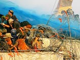 Израильские солдаты завершили к утру пятницы эвакуацию жителей 16 из 21 поселения в секторе Газа Израильские солдаты завершили к утру пятницы эвакуацию жителей 16 из 21 поселения в секторе Газа