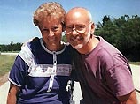 Жюри присяжных в городке Англтон, в американском штате Техас, решило, что выпустив на рынок обезболивающее Vioxx, которое, как оказалось позже, значительно увеличивает риск сердечно-сосудистых заболеваний, Merck стала виновницей гибели Роберта Эрнста Жюри присяжных в городке Англтон, в американском штате Техас, решило, что выпустив на рынок обезболивающее Vioxx, которое, как оказалось позже, значительно увеличивает риск сердечно-сосудистых заболеваний, Merck стала виновницей гибели Роберта Эрнста