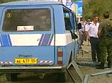 В результате взрыва на месте погибли два сотрудника милиции, один милиционер скончался по дороге в больницу. Еще один милиционер с тяжелыми ранениями доставлен в больницу, где ему делается операция. Его состояние врачи оценивают как крайне тяжелое В результате взрыва на месте погибли два сотрудника милиции, один милиционер скончался по дороге в больницу. Еще один милиционер с тяжелыми ранениями доставлен в больницу, где ему делается операция. Его состояние врачи оценивают как крайне тяжелое