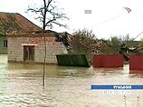 В Румынии - самое сильное за последние 100 лет наводнение. Погибли не менее 10 человек, десятки считаются пропавшими без вести. В центральных и южных районах страны - разрушены или повреждены тысячи домов, подтоплены промышленные предприятия