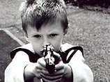 В Майами 3-летний мальчик выстрелил в свою 10-летнюю сестру из мелкокалиберного пистолета, серьезно ранив ее В Майами 3-летний мальчик выстрелил в свою 10-летнюю сестру из мелкокалиберного пистолета, серьезно ранив ее