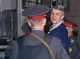 "19 августа 2005 года, в очередную годовщину мятежа ГКЧП в СССР, мой товарищ, Платон Лебедев, был переведен в карцер площадью 3 квадратных метра", - говорится в заявлении Ходорковского