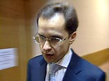 Ходорковский "выглядит не очень хорошо, но бодр и пытается читать протокол судебного заседания", сообщил адвокат экс-главы ЮКОСа Антон Дрель
