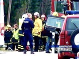 Для ликвидации последствий аварии на место происшествия прибыли четыре бригады "скорой помощи", три пожарных машины и спасательный вертолет