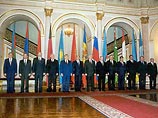 Кремлевский источник подчеркнул, что по итогам саммита президенты рассчитывают "принять решение, которое будет способствовать повышению эффективности работы аппарата Содружества и его уставных органов