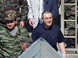 После оглашения вердикта суда в мае Ходорковский практически не сходит с полос газет, появляясь там то в качестве автора, то в качестве темы для обсуждений После оглашения вердикта суда в мае Ходорковский практически не сходит с полос газет, появляясь там то в качестве автора, то в качестве темы для обсуждений