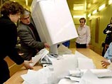 При этом в центре внимания находится следующий вопрос: каким образом сохранить "режим консервации" и избежать смены власти под давлением улицы – следствия фальсификации выборов При этом в центре внимания находится следующий вопрос: каким образом сохранить "режим консервации" и избежать смены власти под давлением улицы – следствия фальсификации выборов