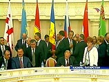 Президенты глав СНГ по итогам саммита в Казани, на котором обсуждались вопросы реформирования органов Содружества, приняли решение объявить 2006 год Годом СНГ