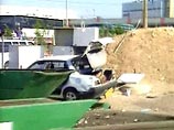 По предварительным данным, взрывное устройство было приведено в действие смертником во время утреннего часа пик. К месту происшествия прибыли полицейские и машины "скорой помощи" По предварительным данным, взрывное устройство было приведено в действие смертником во время утреннего часа пик. К месту происшествия прибыли полицейские и машины "скорой помощи"