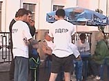 В Екатеринбурге Жириновского едва не разорвали при раздаче денег на вокзале В Екатеринбурге Жириновского едва не разорвали при раздаче денег на вокзале