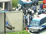 Во вторник перед зданием резиденции премьер-министра Японии в центре Токио неизвестная женщина попыталась перерезать себе горло Во вторник перед зданием резиденции премьер-министра Японии в центре Токио неизвестная женщина попыталась перерезать себе горло