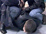 Психически неуравновешенный мужчина устроил погром на станции метро "Серпуховская" в Москве Психически неуравновешенный мужчина устроил погром на станции метро "Серпуховская" в Москве