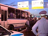 Хулиганы скрылись на автобусе, побросав маски, перчатки и оружие. Автобус был вскоре остановлен милиционерами, которые препроводили задержанных в ОВД "Даниловский"