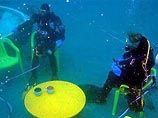 37-летний Стефано Барбареси и 29-летняя Стефания Менса в четверг провели свое первое утро на глубине восьми метров в море недалеко от острова Понца