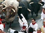 В Испании во время "бычьих бегов" бык убил мужчину