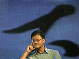 Выступая на конференции Alibaba China Internet Summit, Ян заявил, что ему жаль, что информация, переданная его фирмой полиции, привела к осуждению на 10 лет журналиста Ши Тао, который через свой e-mail-аккаунт на Yahoo опубликовал правительственный приказ