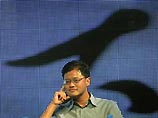 Выступая на конференции Alibaba China Internet Summit, Ян заявил, что ему жаль, что информация, переданная его фирмой полиции, привела к осуждению на 10 лет журналиста Ши Тао, который через свой e-mail-аккаунт на Yahoo опубликовал правительственный приказ Выступая на конференции Alibaba China Internet Summit, Ян заявил, что ему жаль, что информация, переданная его фирмой полиции, привела к осуждению на 10 лет журналиста Ши Тао, который через свой e-mail-аккаунт на Yahoo опубликовал правительственный приказ