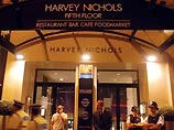 В магазине Harvey Nichols, который располагается в престижном лондонском районе Найтсбридж, во вторник вечером произошла перестрелка. В результате инцидента два человека погибли. К магазину прибыли шесть полицейских машин и свыше 20 полицейских