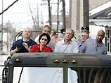 Президент США Джордж Буш в четверг, 15 сентября, снова совершит поездку в зону бедствия, сообщил журналистам в Вашингтоне пресс-секретарь Белого дома Скотт Маклеллан