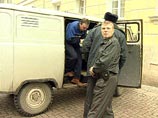Ранее сам Трепашкин сообщил "Интерфаксу", что в воскресенье его дом окружили около 20 сотрудников милиции, которые пытались его арестовать Ранее сам Трепашкин сообщил "Интерфаксу", что в воскресенье его дом окружили около 20 сотрудников милиции, которые пытались его арестовать