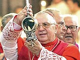 Каждый год неаполитанцы стекаются в городской собор, чтобы стать свидетелями "чуда". Архиепископ демонстрирует стеклянную чашу, которая,содержит засохшую кровь святого Януария, покровителя города, а затем объявляет, что она стала жидкой
