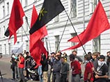 Митинг сторонников Евразийского союза молодежи, приуроченный к 625-летию Куликовской битвы, прошел в среду на Славянской площади в Москве Митинг сторонников Евразийского союза молодежи, приуроченный к 625-летию Куликовской битвы, прошел в среду на Славянской площади в Москве