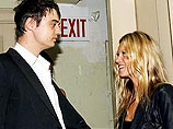 На прошлой неделе The Daily Mirror опубликовала фотографии Кейт Мосс и ее друга Пита Догерти, нюхающих кокаин На прошлой неделе The Daily Mirror опубликовала фотографии Кейт Мосс и ее друга Пита Догерти, нюхающих кокаин