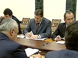 Путин: "Органы власти часто используются как инструмент недобросовестной конкуренции, прямо говоря - коррумпируются" Путин: "Органы власти часто используются как инструмент недобросовестной конкуренции, прямо говоря - коррумпируются"