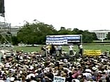 В Вашингтоне акции против войны в Ираке и глобализиции собрали 100 тыс. человек