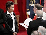 48-летняя радиожурналистка стала первой в истории Канады чернокожей женщиной, занявшей высший в стране государственный пост в качестве официального представителя главы канадского государства, которым по традиции продолжает оставаться британский монарх