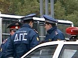 В Екатеринбурге экскаватор при транспортировке снес пешеходный мост, который рухнул на дорогу В Екатеринбурге экскаватор при транспортировке снес пешеходный мост, который рухнул на дорогу
