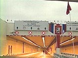Лужков предложил сделать Рублевское шоссе односторонним, а железные дороги накрыть крышей Лужков предложил сделать Рублевское шоссе односторонним, а железные дороги накрыть крышей