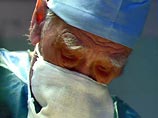 Углов за годы работы провел более 6,5 тыс. операций, является автором 8 монографий и 600 научных статей по хирургическому лечению болезней легких и других органов, а также занесен в Книгу рекордов Гиннеса как старейший в мире практикующий хирург